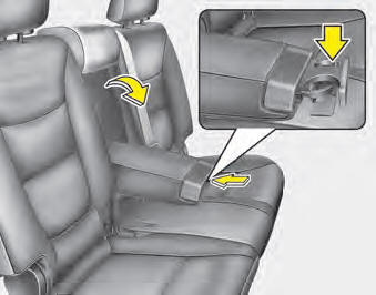 To use the armrest, pull it forward from the seatback.