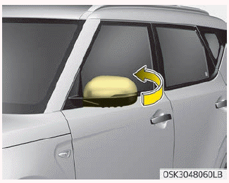 Kia Soul. Folding the outside rearview mirror